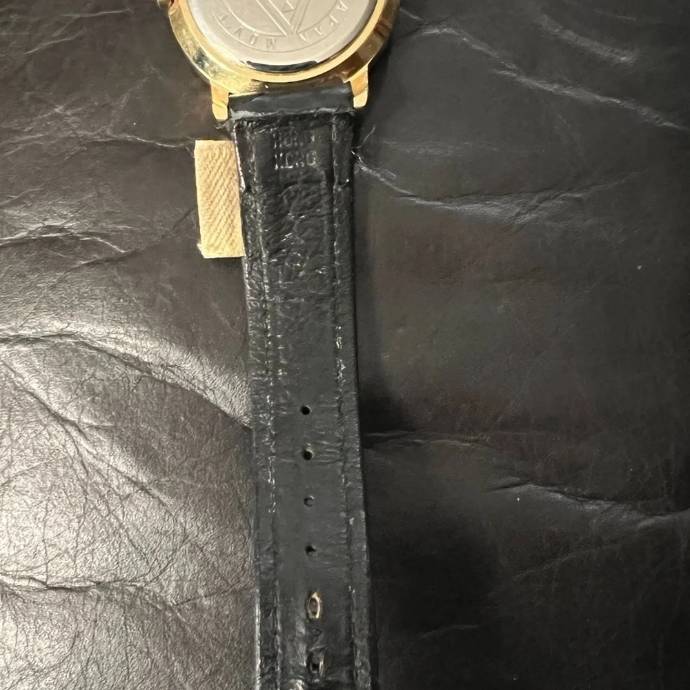 Vintage 1994 Guess Ladies Watch W9